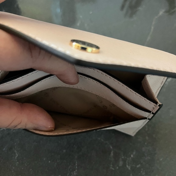 Michael Kors snap larger card holder - Picture 6 of 8